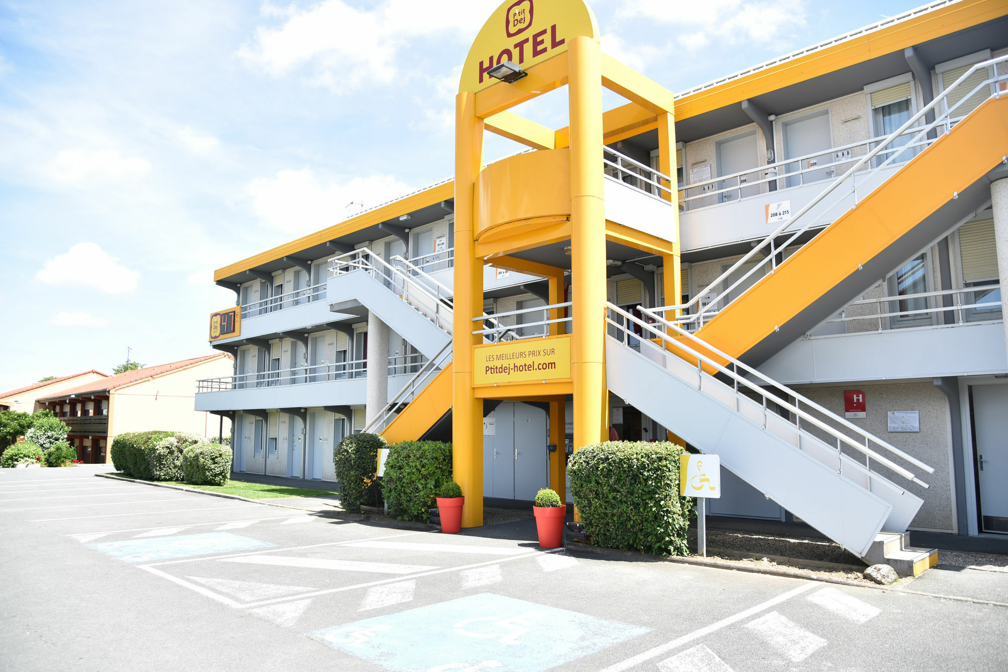 Premiere Classe Saintes Exteriör bild